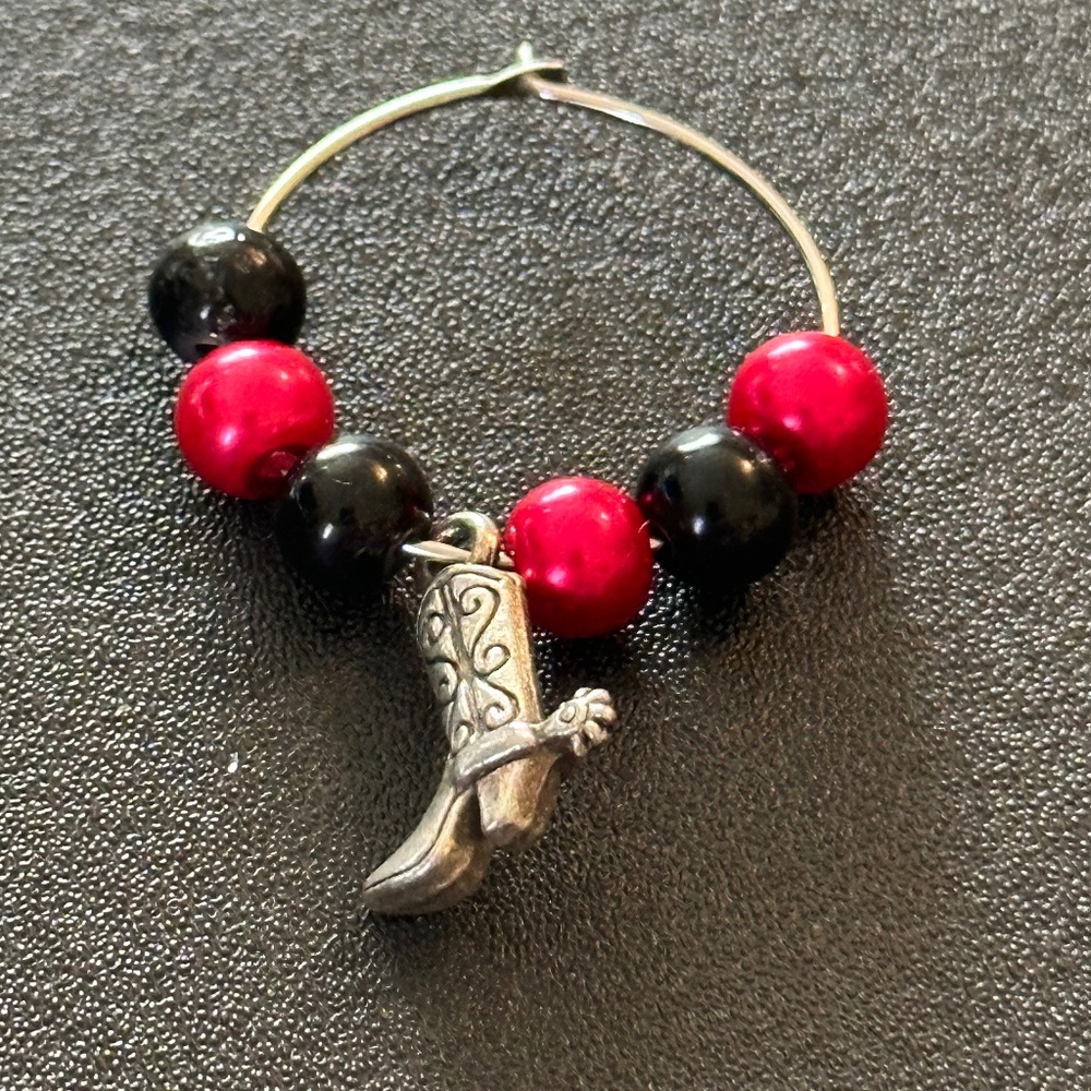 Wine glass tag, stainless steel hoop, black/red beads cowboy boot charm